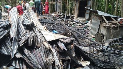 লালমোহনে সিলিন্ডার বিস্ফোরণে বসতঘর পুড়ে ছাই