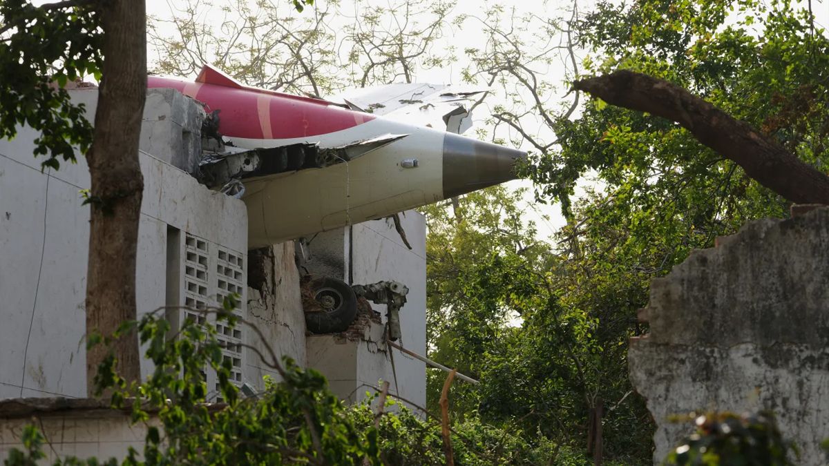 বিমান দুর্ঘটনায় গুজরাটের সাবেক মুখ্যমন্ত্রীসহ নিহত ২৪১