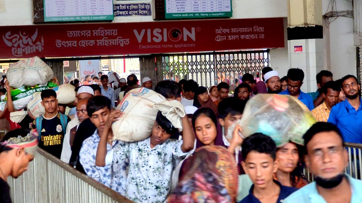 ঈদের দীর্ঘ ছুটি শেষে রাজধানীমুখী মানুষ