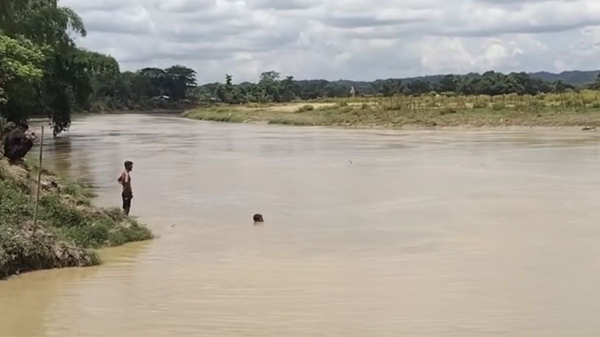 মাইনি নদীতে লাকড়ি ধরতে গিয়ে শিশু নিখোঁজ