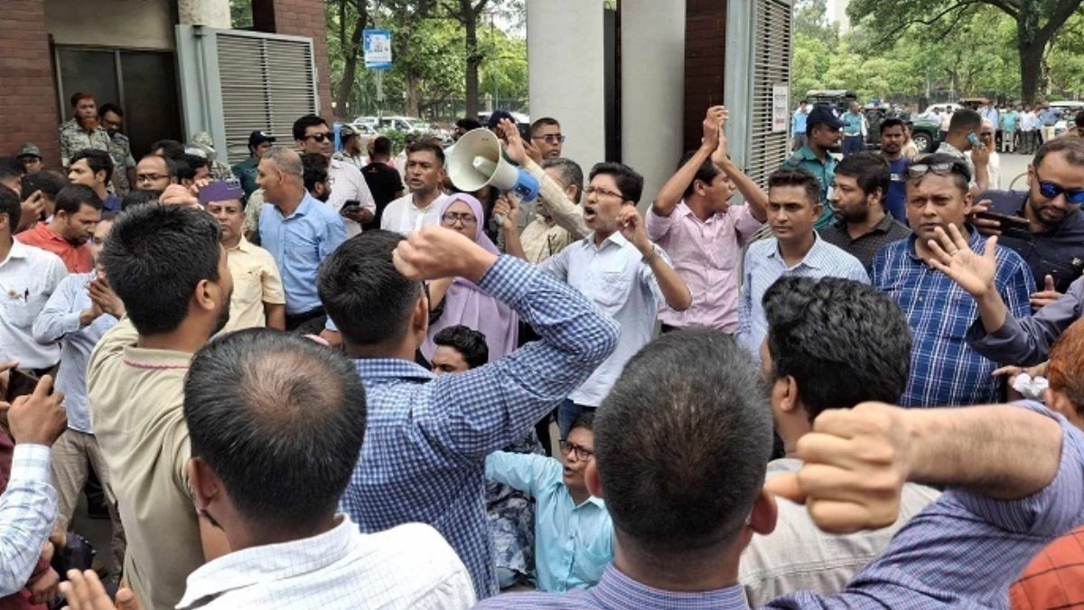 কর্মচারীদের বিক্ষোভে ফের উত্তাল সচিবালয়