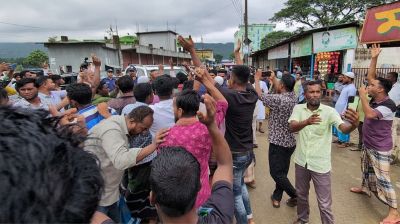 জাফলংয়ে উপদেষ্টার গাড়ি আটকে বিক্ষোভ, ১৫৯ জনের বিরুদ্ধে মামলা
