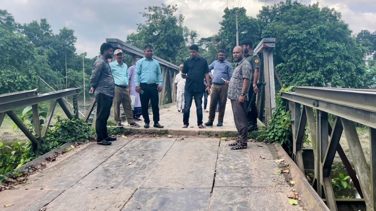 সাটু‌রিয়ায় দেবে যাওয়া সেতু পরিদর্শনে ইউএনও, সংস্কারের আশ্বাস