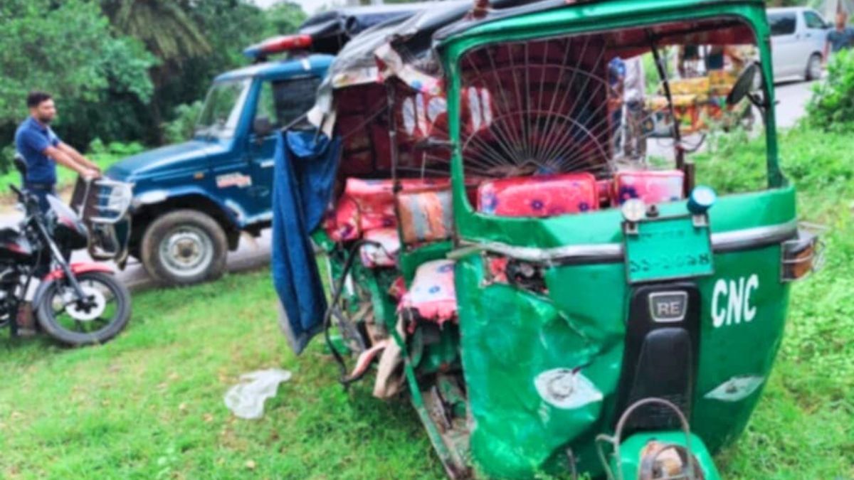 গাজীপুরে বাস-সিএনজি সংঘর্ষে মা-ছেলেসহ নিহত ৩