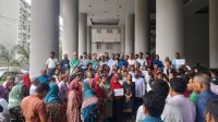 সচিবালয়ে টানা আন্দোলনে কর্মচারীরা