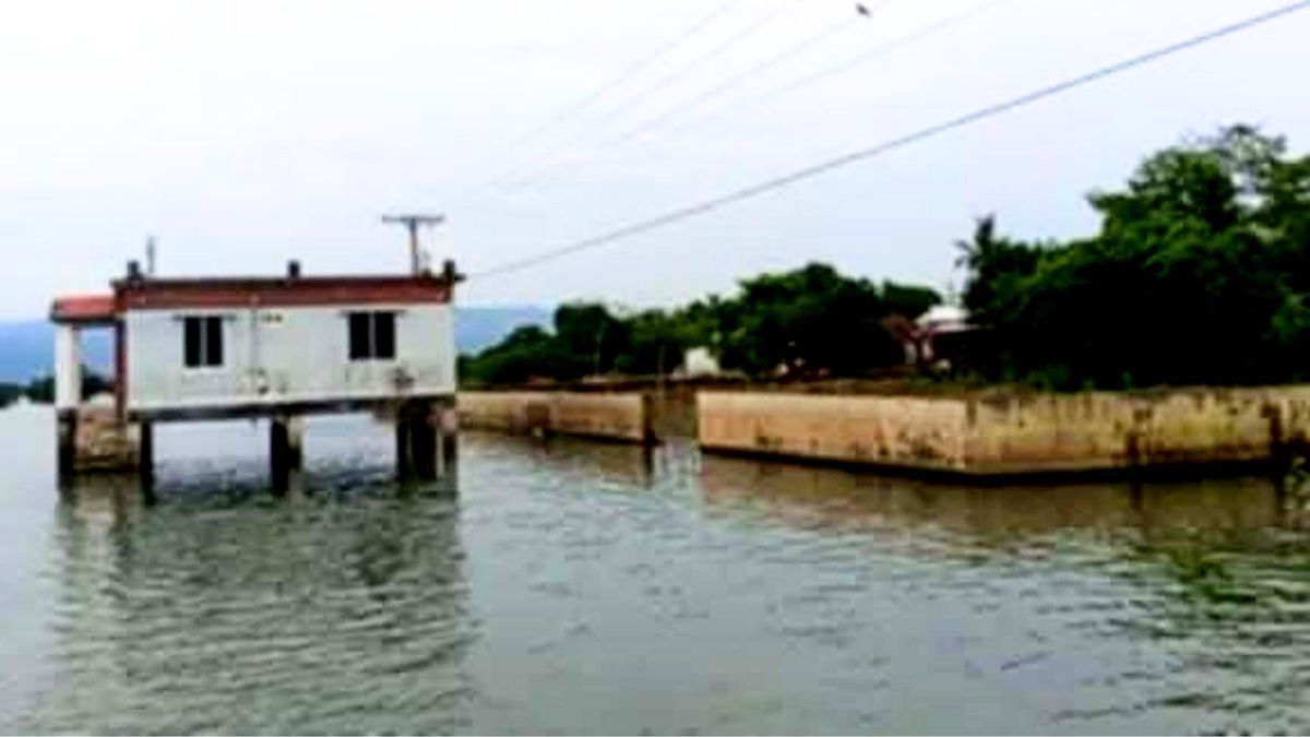 সুনামগঞ্জে পানিবন্দি ক্লিনিক, স্বাস্থ্যসেবা বঞ্চিত হাজারো মানুষ