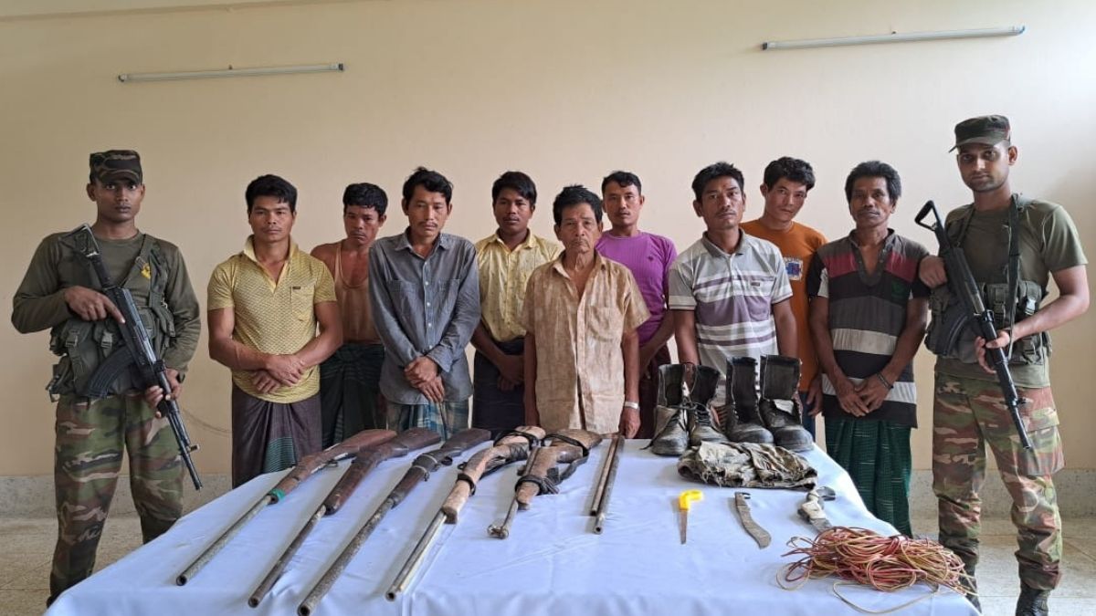 সেনা অভিযানে অস্ত্রসহ জেএসএসের ৯ সদস্য আটক