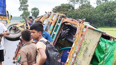 নওগাঁয় পিকআপ-ভটভটি সংঘর্ষে চালক নিহত