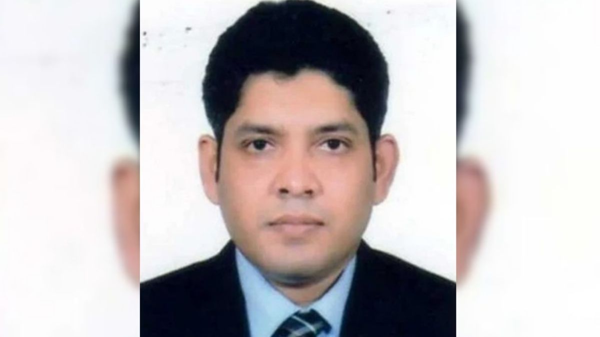 নারীর সঙ্গে অন্তরঙ্গ ভিডিও ভাইরাল, ডিসি ওএসডি