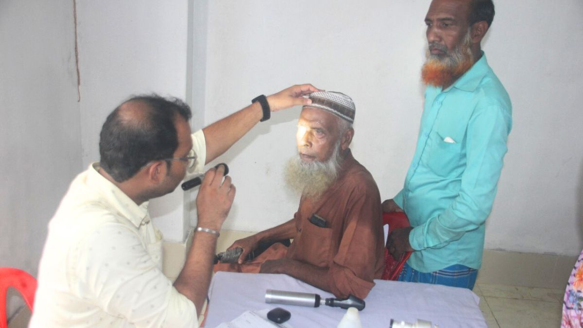 পিরোজপুরে ফ্রি চক্ষু চিকিৎসা ক্যাম্প অনুষ্ঠিত