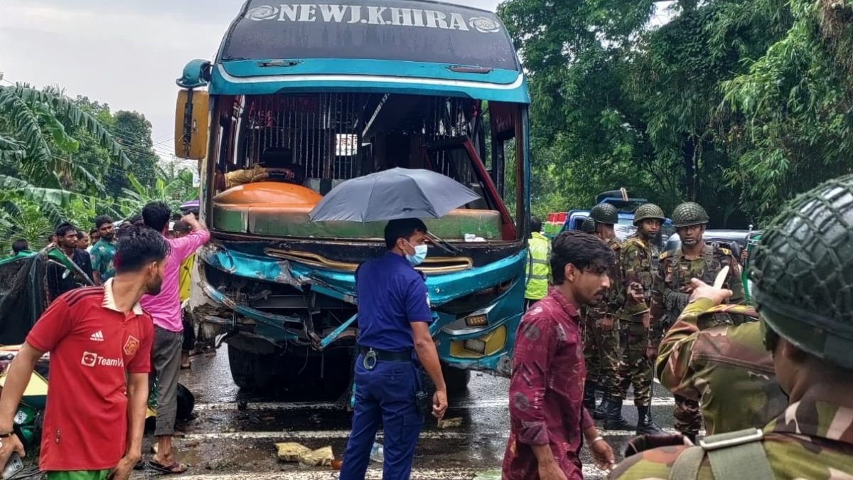 ময়মনসিংহে ত্রিমুখী সংঘর্ষে নিহত ২, আহত ১০