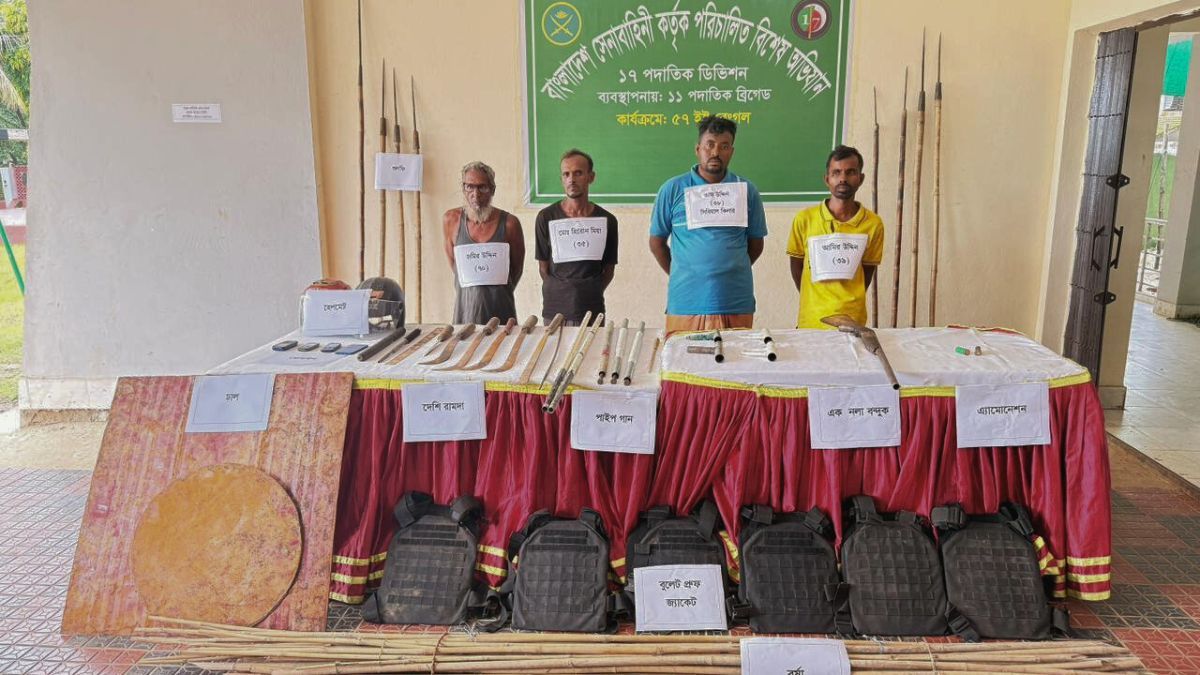 সুনামগঞ্জে একনলা বন্দুকসহ বিপুল অস্ত্র উদ্ধার