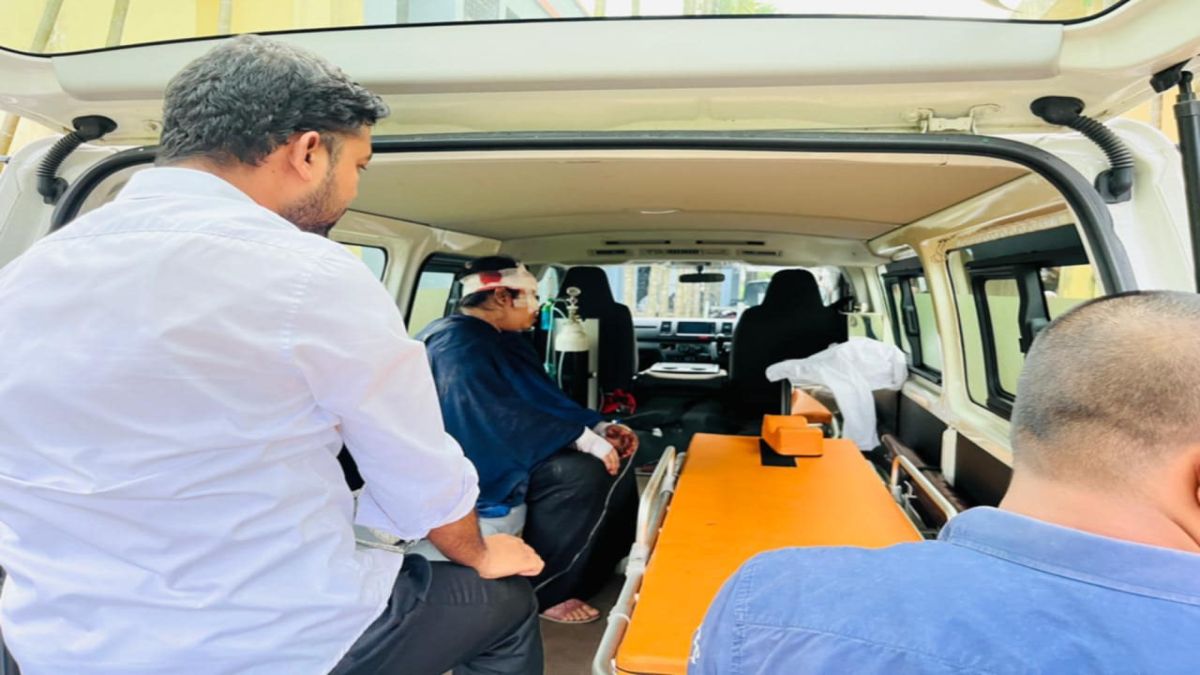 প্রাইভেটকার নিয়ন্ত্রণ হারিয়ে আহত ২