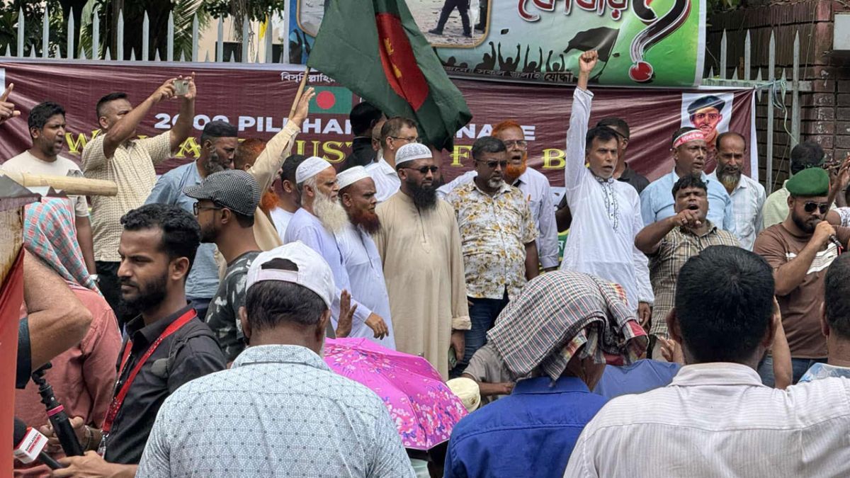 দুপুর ১২টার মধ্যে দাবি না মানলে যমুনা অভিমুখে পদযাত্রা