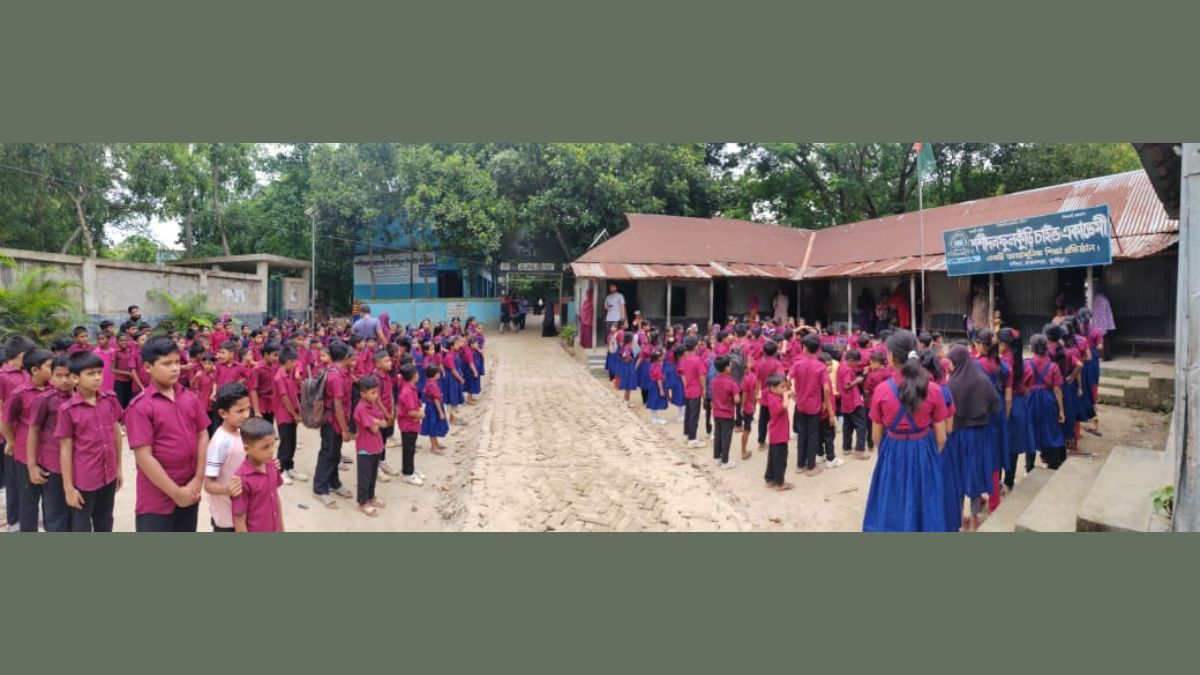 ব্রাহ্মণপাড়ায় রাতের আঁধারে স্কুলের জমিতে রাস্তা নির্মাণ, কাজ বন্ধের নির্দেশ প্রশাসনের