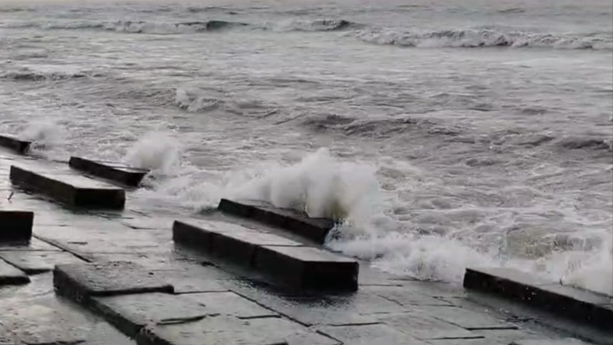 উত্তাল বঙ্গোপসাগর, পায়রা বন্দরে ৩ নম্বর সতর্ক সংকেত