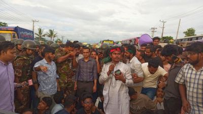 পটিয়ার ওসি প্রত্যাহারে ১৫ ঘণ্টার আল্টিমেটাম, অবরোধ স্থগিত