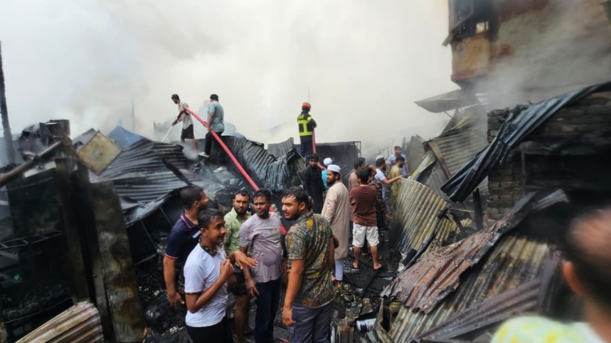 নরসিংদীতে ভয়াবহ অগ্নিকাণ্ড, শতাধিক দোকান পুড়ে ছাই