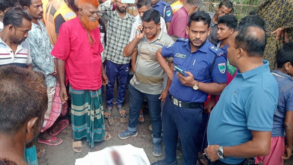 সাতক্ষীরায় পিকআপচাপায় বৃদ্ধ নিহত