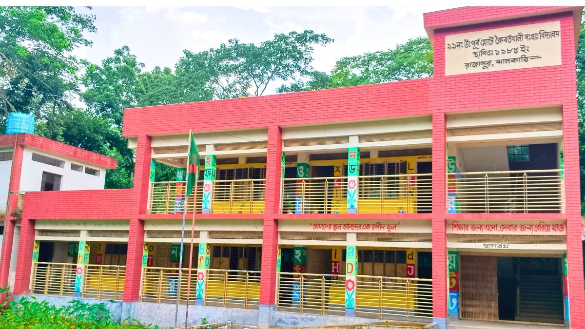 উপস্থিতির খাতা ফাঁকা, শিক্ষার্থীর চেয়ে শিক্ষক বেশি