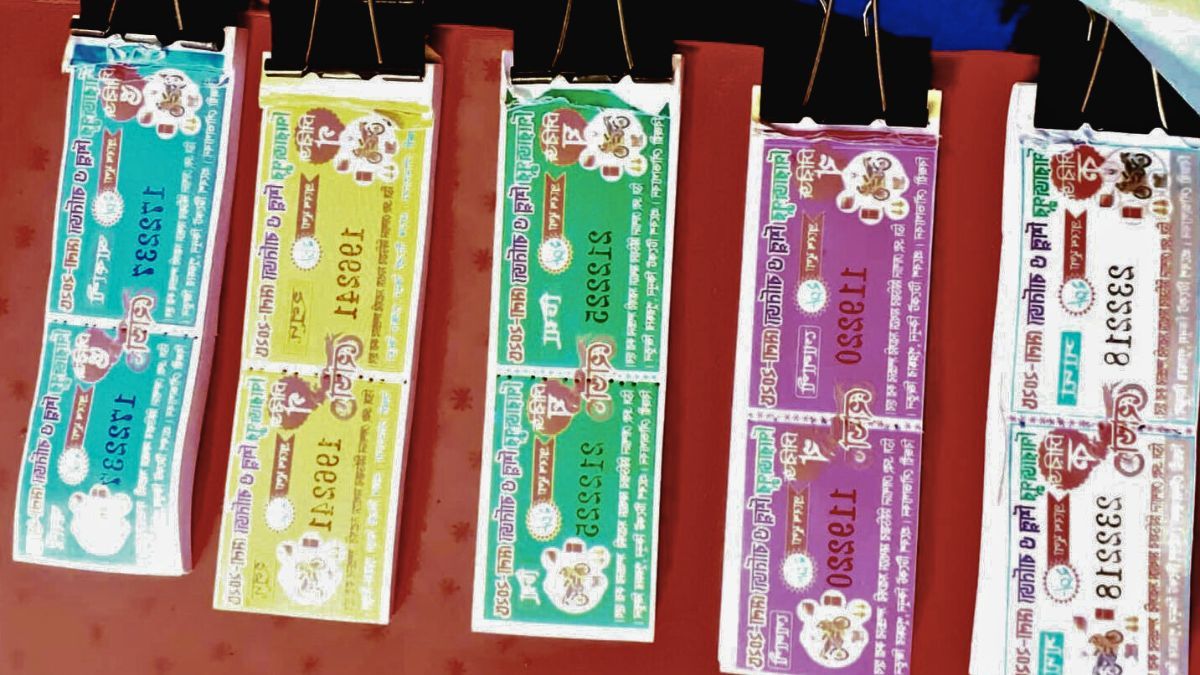 রাজাপুরে অনুমতি ছাড়াই লটারির টিকিট বিক্রি, জুয়ার ফাঁদে শিক্ষার্থীরা