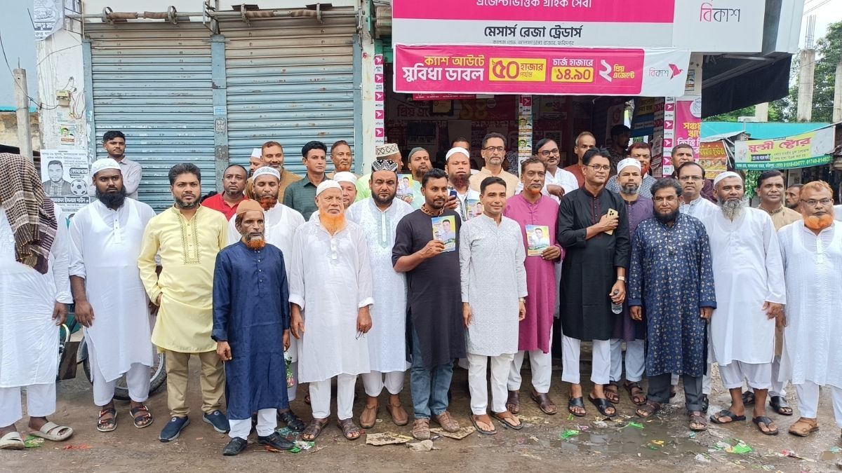 আলফাডাঙ্গা বাজার নির্বাচনে প্রচারণায় ব্যস্ত আবুল বাশার শেখ