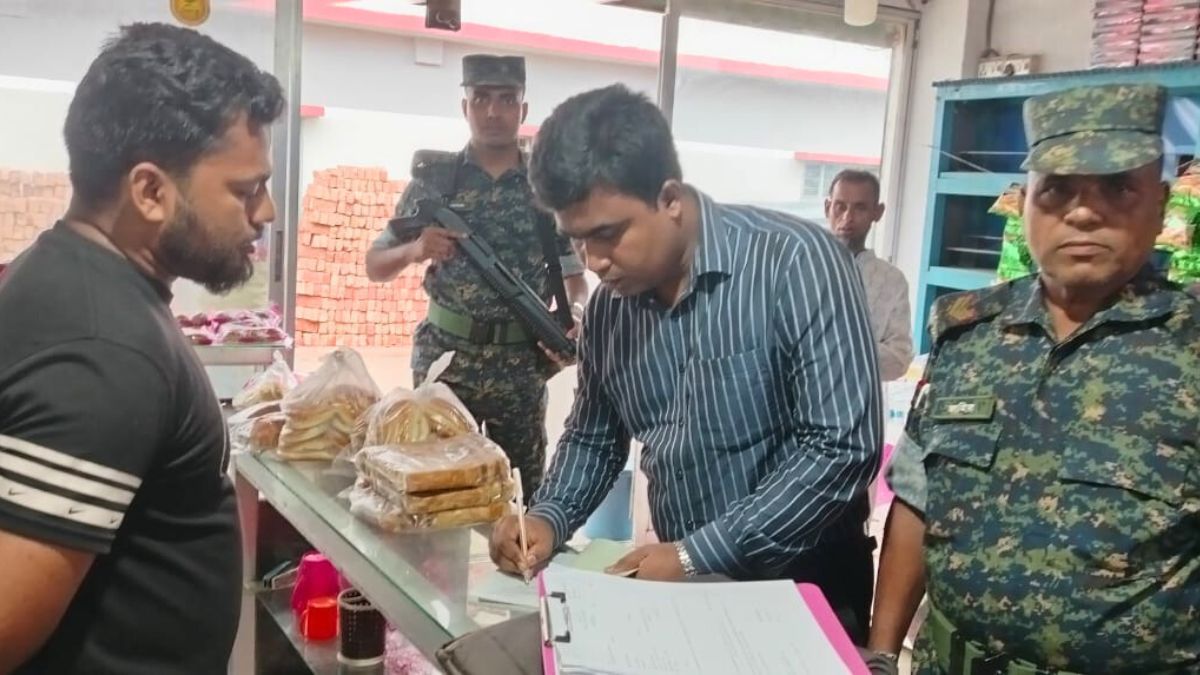 হাজীগঞ্জে মেয়াদ উত্তীর্ণ ঔষধ-খাবার বিক্রি, ২ প্রতিষ্ঠানকে জরিমানা