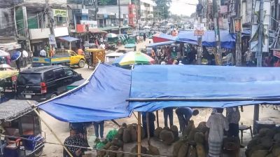 ছাতকে হকারদের দখলে ফুটপাত, নাকাল জনজীবন