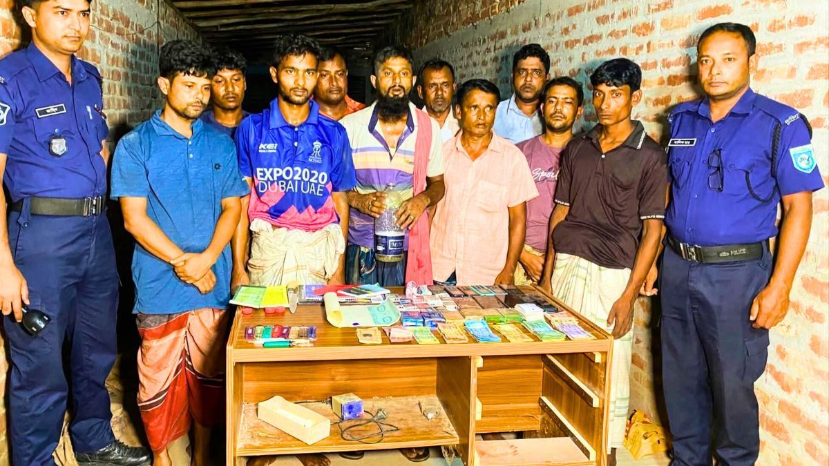 গোবিন্দগঞ্জে যৌথ বাহিনীর অভিযানে ১০ জুয়াড়ি গ্রেপ্তার