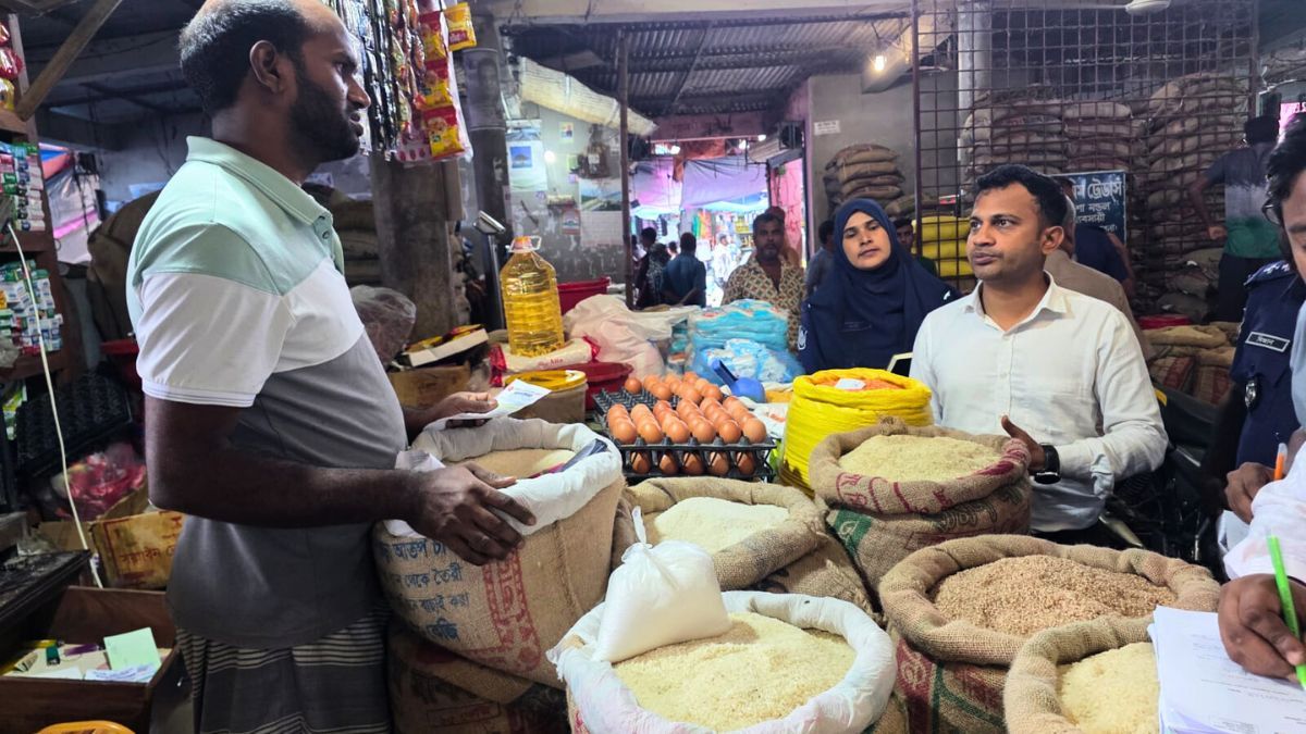 সুজানগরে বাজার অভিযানে ৬ প্রতিষ্ঠানকে জরিমানা