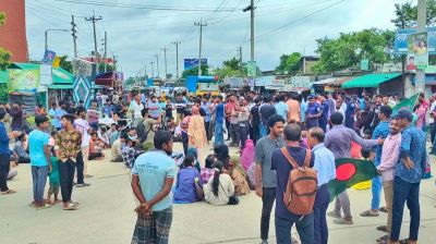 বিআইটি গঠনের দাবিতে ময়মনসিংহে শিক্ষার্থীদের সড়ক অবরোধ, তীব্র যানজট