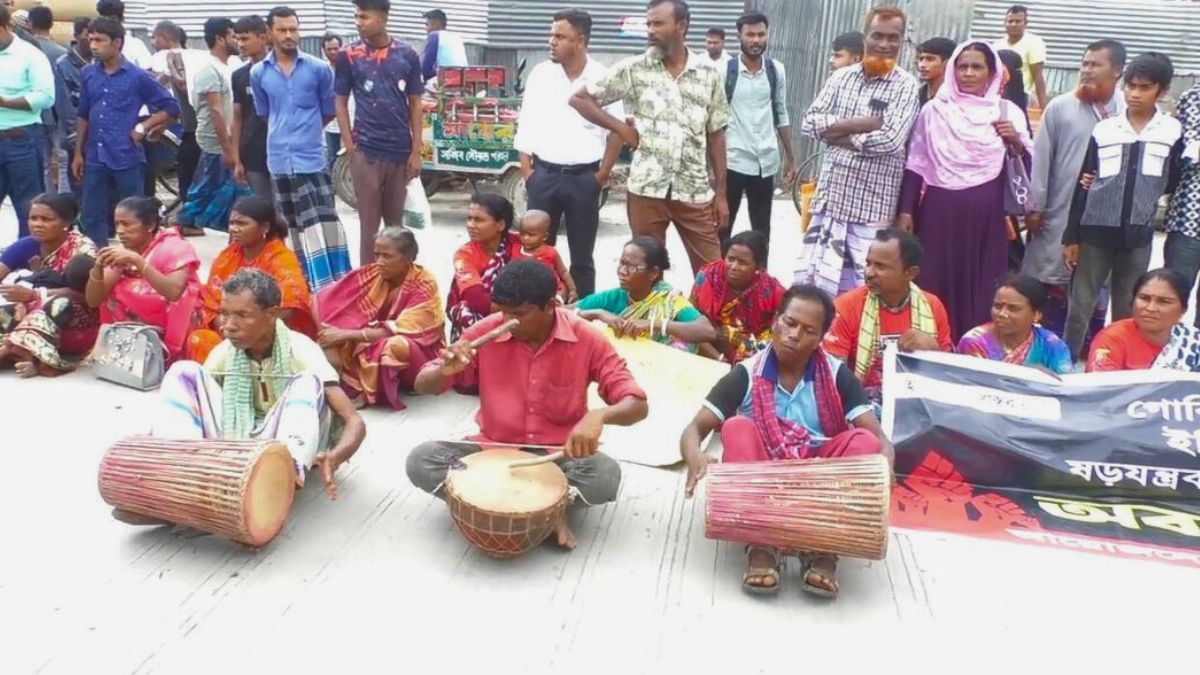 গোবিন্দগঞ্জে ইপিজেড বাস্তবায়নের দাবিতে মহাসড়ক অবরোধ