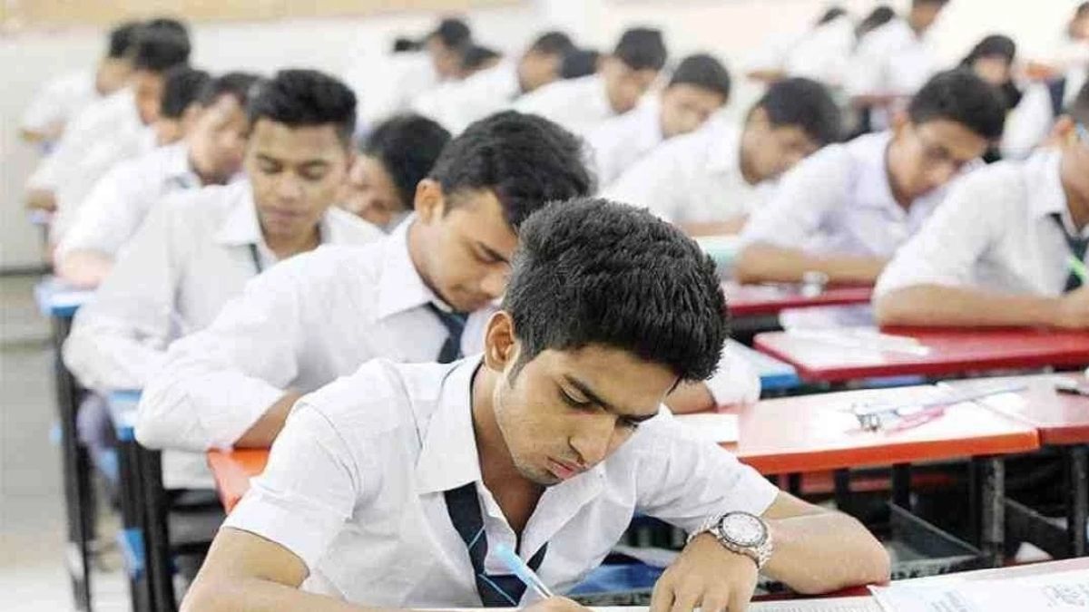 বন্যার তোড়ে স্থগিত ৩ বোর্ডের আজকের এইচএসসি পরীক্ষা