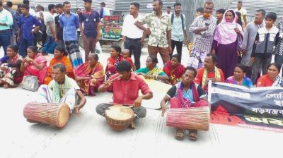 গোবিন্দগঞ্জে ইপিজেড বাস্তবায়নের দাবিতে মহাসড়ক অবরোধ