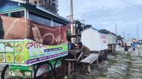কুয়াকাটা সৈকতের সৌন্দর্য নষ্ট করছে ঝুপড়ি ঘর