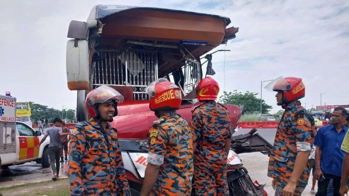 পদ্মা সেতুর মাওয়া প্রান্তে ৫ গাড়ির সংঘর্ষ, আহত ১৫