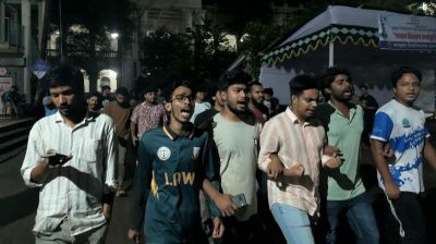 জবিতে শিক্ষক-ছাত্রনেতাদের ওপর হামলার প্রতিবাদে বাগছাসের বিক্ষোভ
