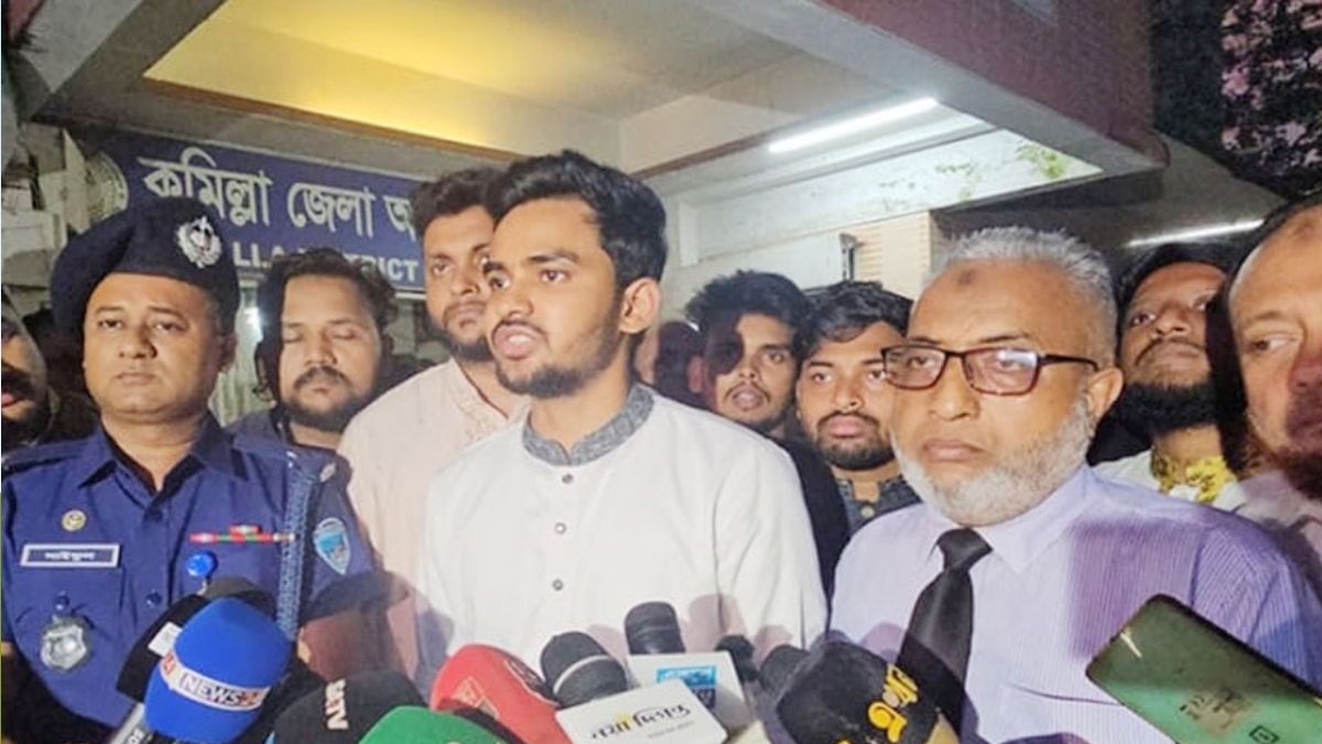 ৫ আগস্ট ‘জুলাই ঘোষণাপত্র’ পাঠের বিষয়ে ভাবছে সরকার : আসিফ