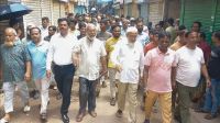নরসিংদীতে চাঁদাবাজির প্রতিবাদে দোকান বন্ধ, ব্যবসায়ীদের বিক্ষোভ
