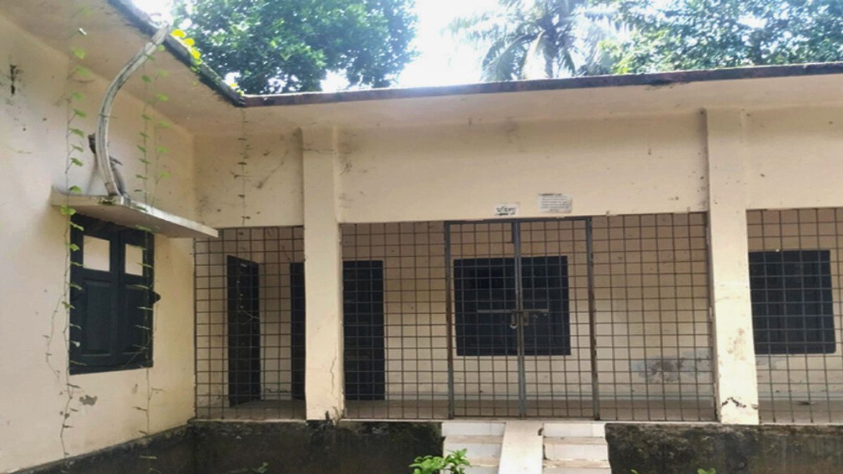 মণিরামপুরে আরএমও’র বেতন উত্তোলনে ঘরভাড়া ফাঁকির অভিযোগ