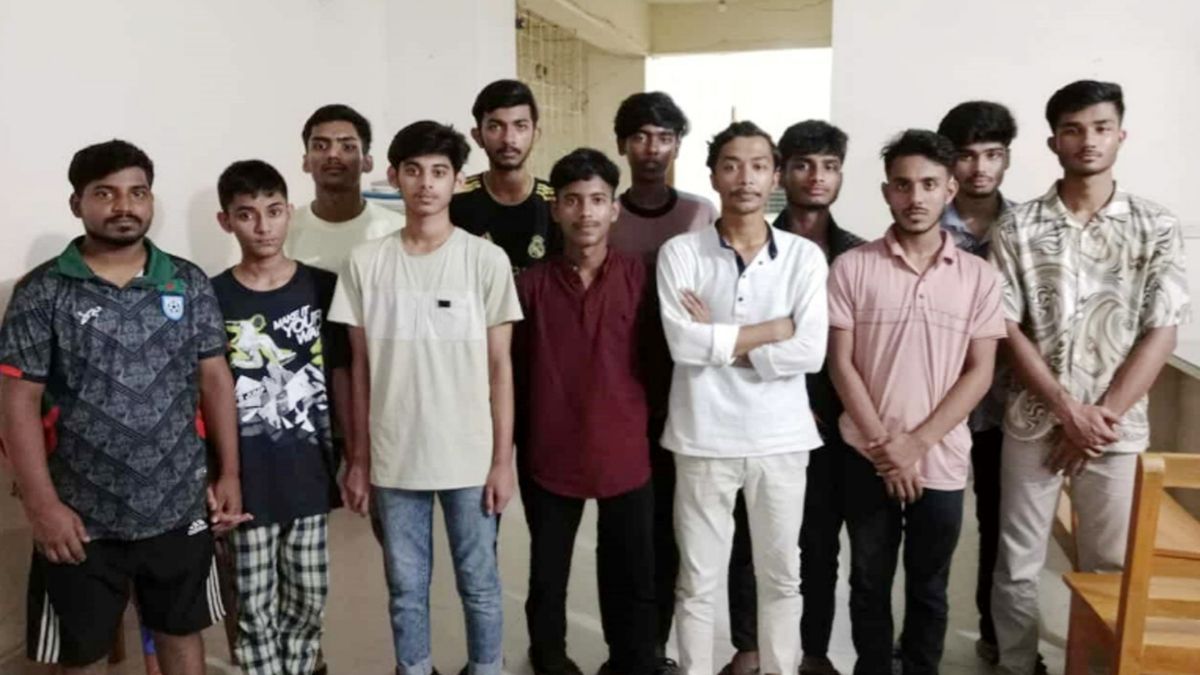 চাঁদপুরে কিশোর গ্যাং সন্দেহে আটক ২২