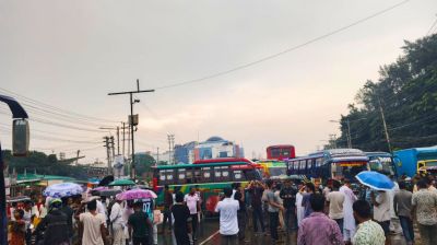 গোপালগঞ্জের ঘটনার প্রতিবাদে ঢাকা-আরিচা ও নবীনগর-চন্দ্রা মহাসড়ক অবরোধ