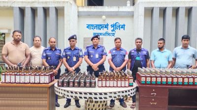 ময়মনসিংহে বিপুল পরিমাণ ভারতীয় মদসহ প্রাইভেটকার জব্দ