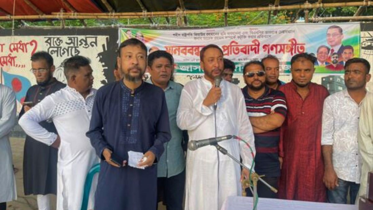 মাদারীপুরে জাসাসের মানববন্ধন ও প্রতিবাদী গণসংগীত