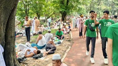 সমাবেশে বাড়ছে ভিড়, রমনা পার্কে জামায়াত কর্মীদের বিশ্রাম