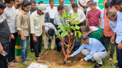 খাগড়াছড়িতে শহীদদের স্মরণে ‘এক শহীদ, এক বৃক্ষ’ কর্মসূচি