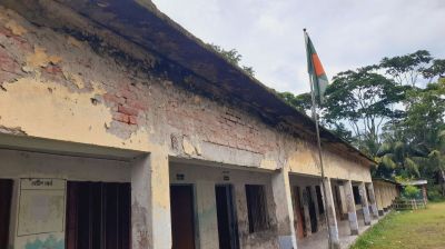 মাদ্রাসার জরাজীর্ণ ভবনে পলেস্তারা ধসে ৭ শিক্ষার্থী আহত