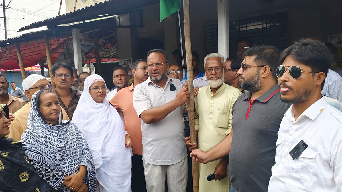 জয়পুরহাটে মাইলস্টোন কলেজে নিহতের শিক্ষার্থীদের স্মরণে বিএনপির শোক