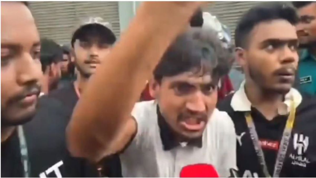সচিবালয়ের সামনে শিক্ষার্থীদের বিক্ষোভ, সব গেট বন্ধ