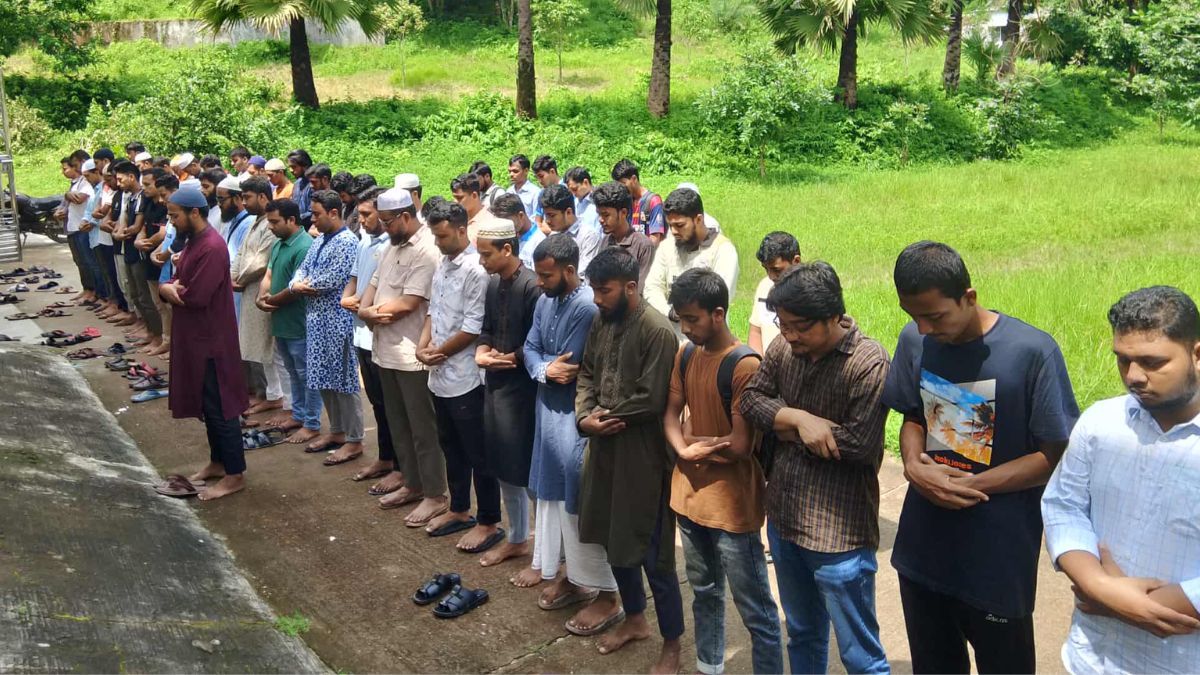 নিহতদের স্মরণে কুবিতে গায়েবানা জানাজা, দোয়া মাহফিল